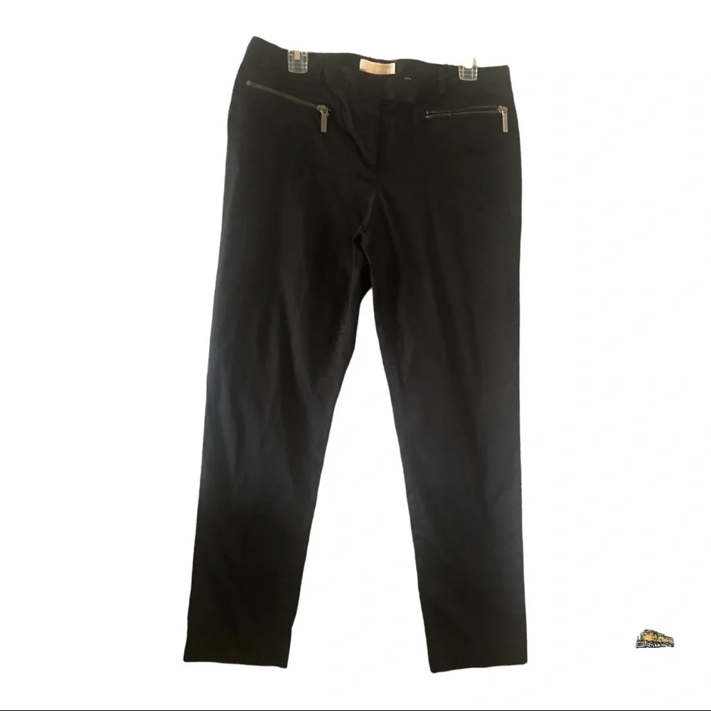 Beautiful Women’s MK Black Crops Size 8 in Excellent Used Condition
